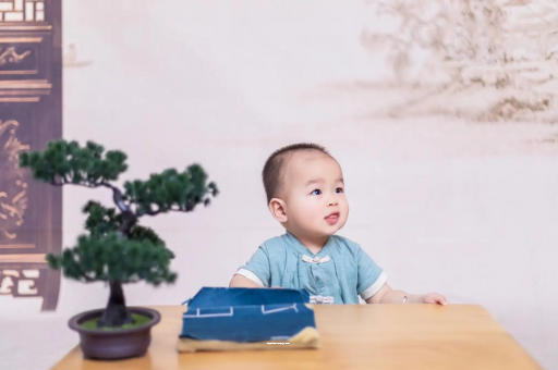 茂名宝宝眼睛突然肿了